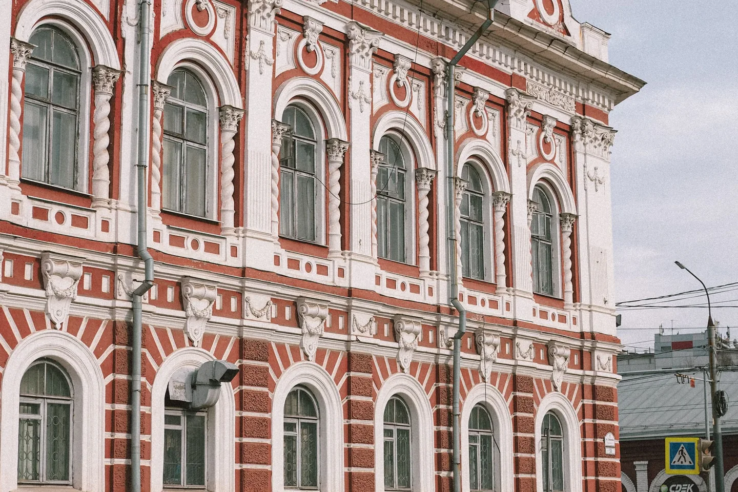 Budynek administracji publicznej związany z procedurą pozwolenia na budowę