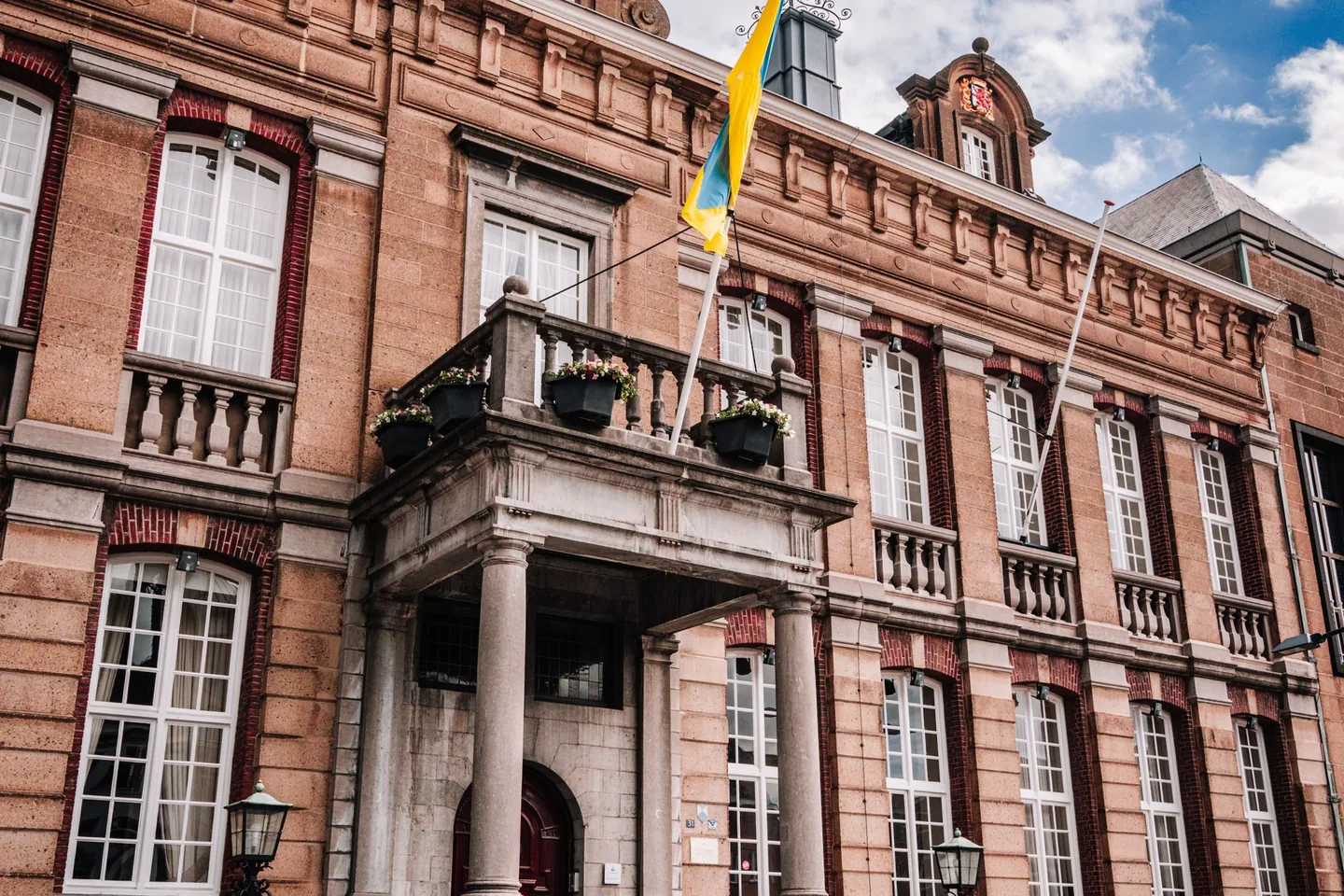 Budynek administracji i dokumentacja formalna związana z przygotowaniem inwestycji