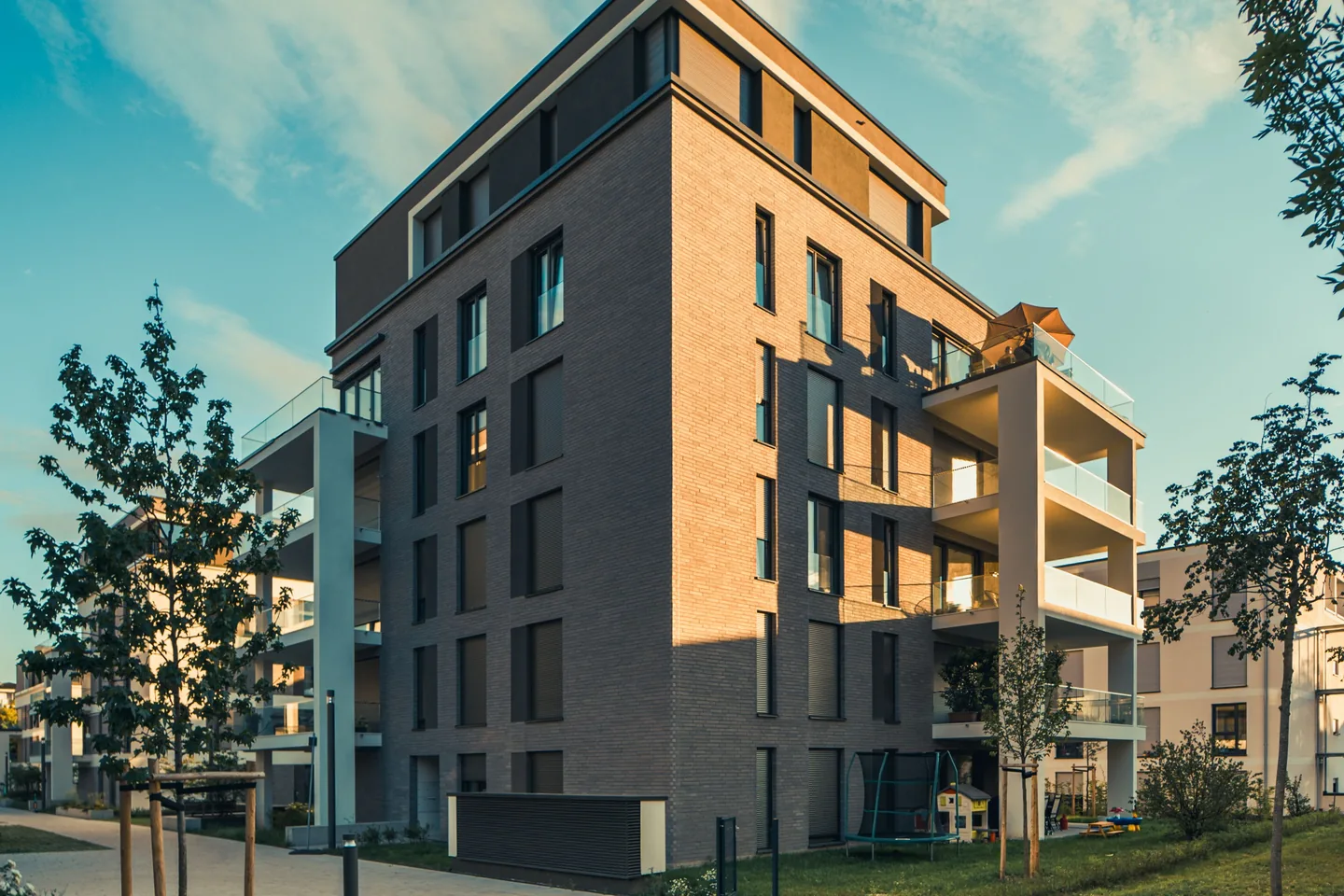 Współczesny budynek mieszkalny jako przykład architektury projektowanej według warunków technicznych