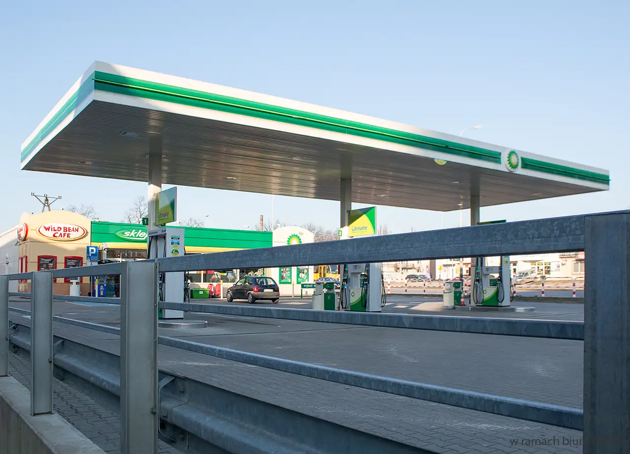 Stacja paliw BP przy ulicy Rzgowskiej w Łodzi
